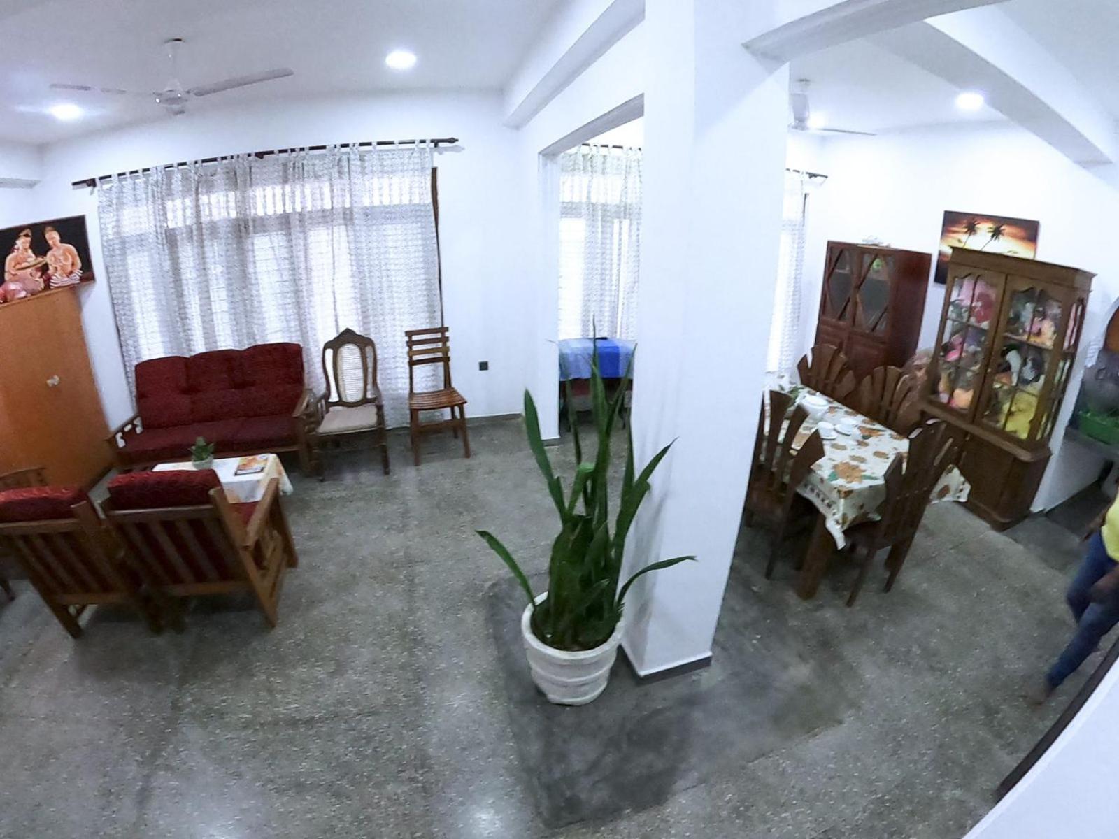 Happy Tuna Guesthouse Hikkaduwa Exterior foto